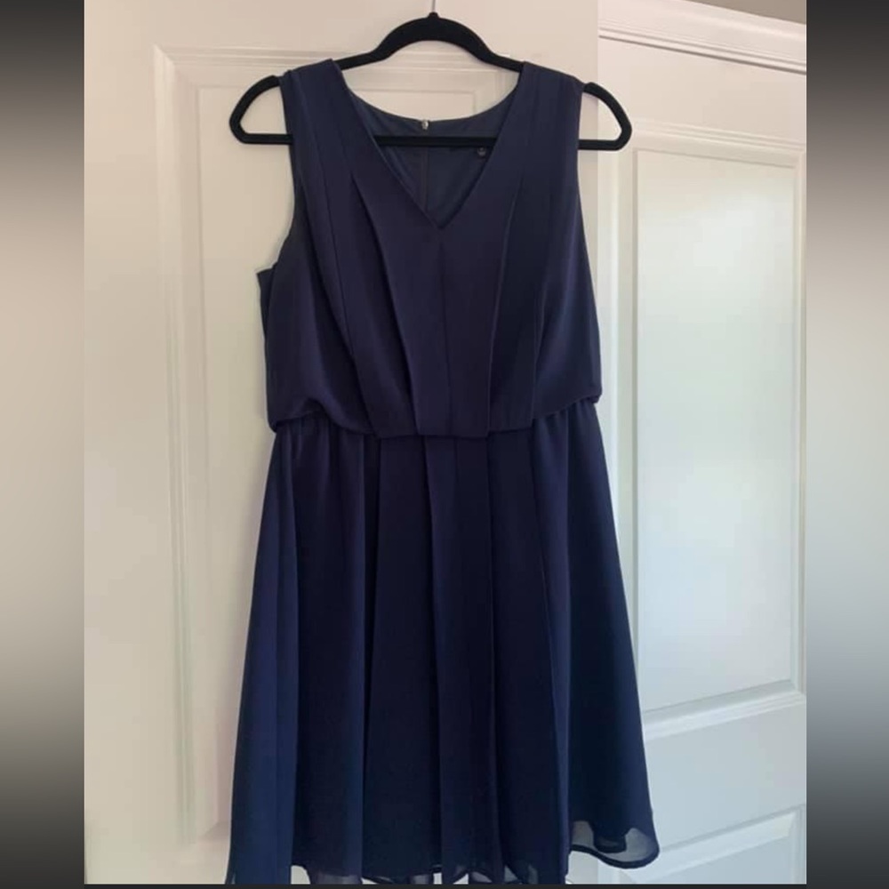 Sleeveless navy dress